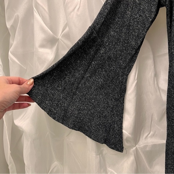 COIN 1804 split bell sleeve button back heathered grey top size large - Picture 11 of 13